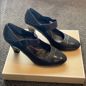Simply Vera Vera Wang size 6 grey heels
